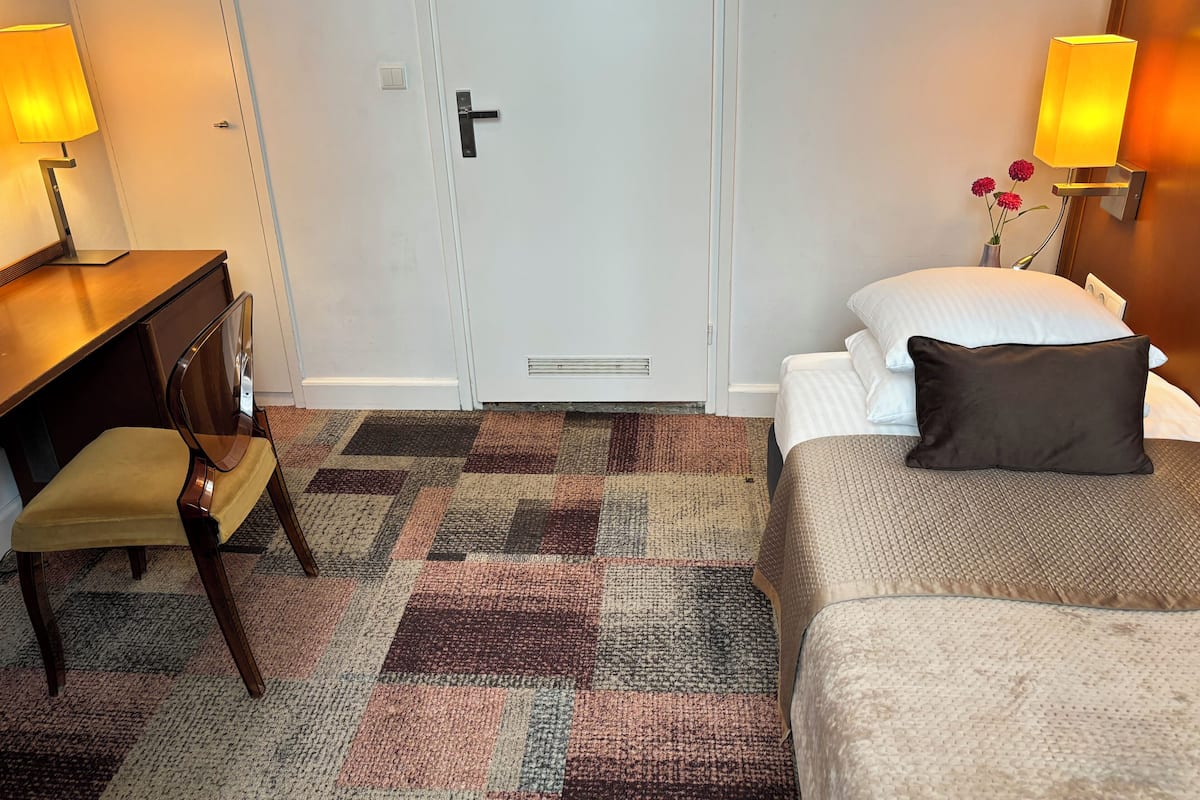 Comfort Single Room | Hypo-allergenic bedding available, minibar, in-room safe, desk