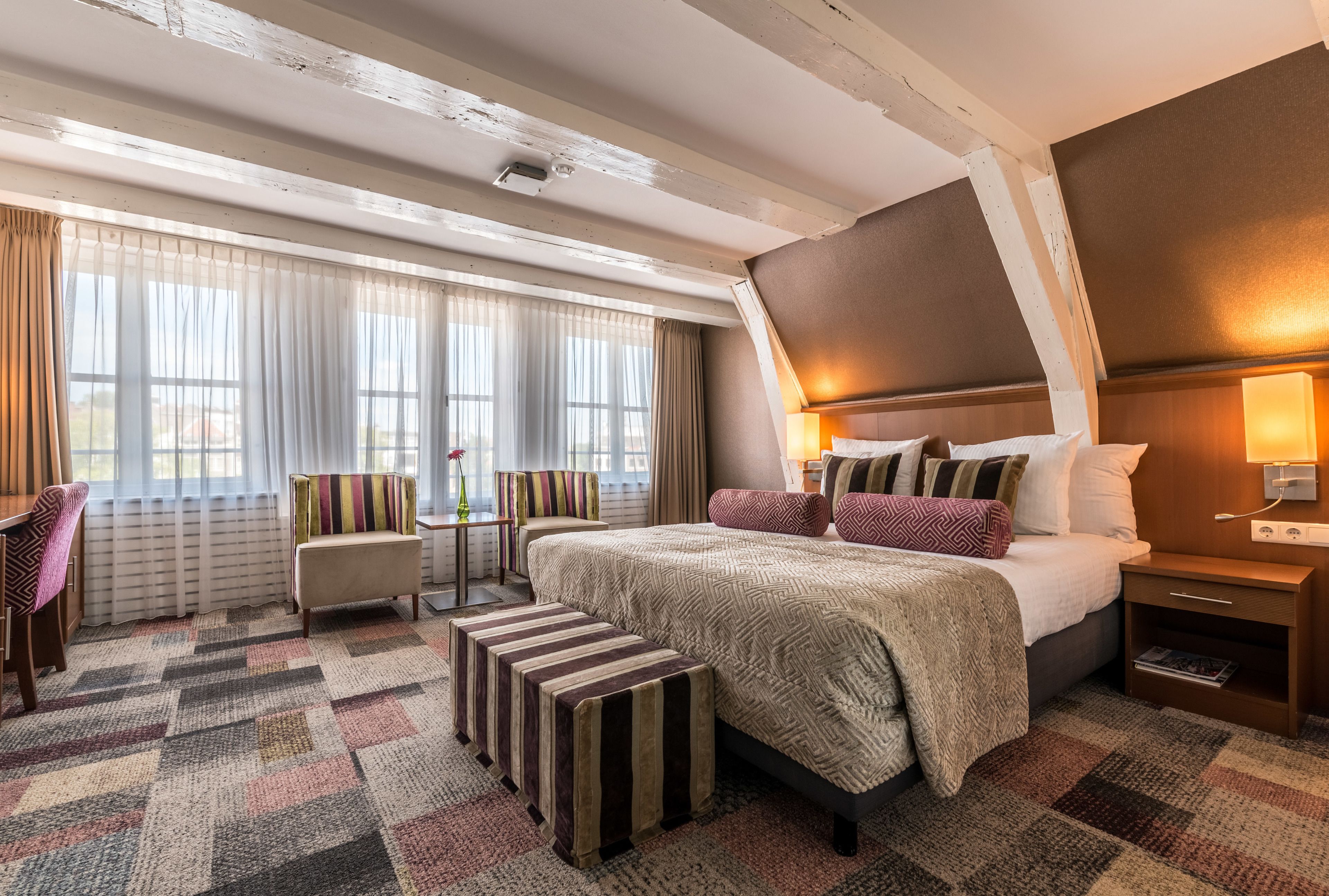 double room, canal view | hypo-allergenic bedding, minibar, in-room safe, desk