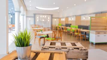 2 Restaurants; Frühstück und Abendessen werden serviert