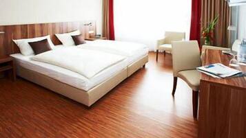 Allergikerbettwaren, Schreibtisch, laptopgeeigneter Arbeitsplatz