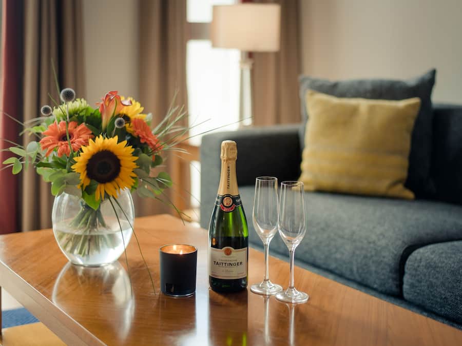 Standard Apartment, 2 Bedrooms | In-room dining