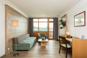 Junior Suite, 1 Bedroom | Living area | TV - AktiVital Hotel (Bad Griesbach im Rottal)