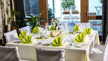 Frühstück, Mittagessen, Abendessen, regionale Küche, Speisen im Freien