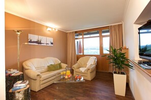 Junior Suite, 1 Bedroom | Living area | TV - AktiVital Hotel (Bad Griesbach im Rottal)