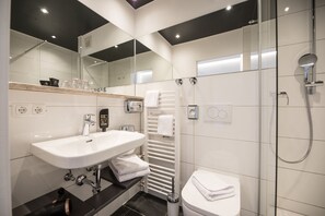 Suite Junior, 1 kamar tidur | Kamar mandi | Shower, pengering rambut, jubah mandi, dan handuk