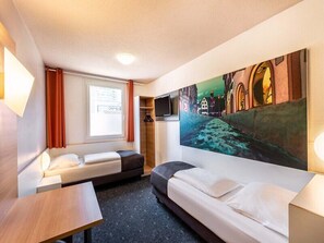 Hypo-allergenic bedding, desk, soundproofing, free WiFi - B&B Hotel Freiburg-Nord (Freiburg im Breisgau)