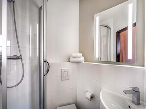 Hypo-allergenic bedding, desk, soundproofing, free WiFi - B&B Hotel Freiburg-Nord (Freiburg im Breisgau)