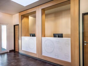 Hypo-allergenic bedding, desk, soundproofing, free WiFi - B&B Hotel Freiburg-Nord (Freiburg im Breisgau)