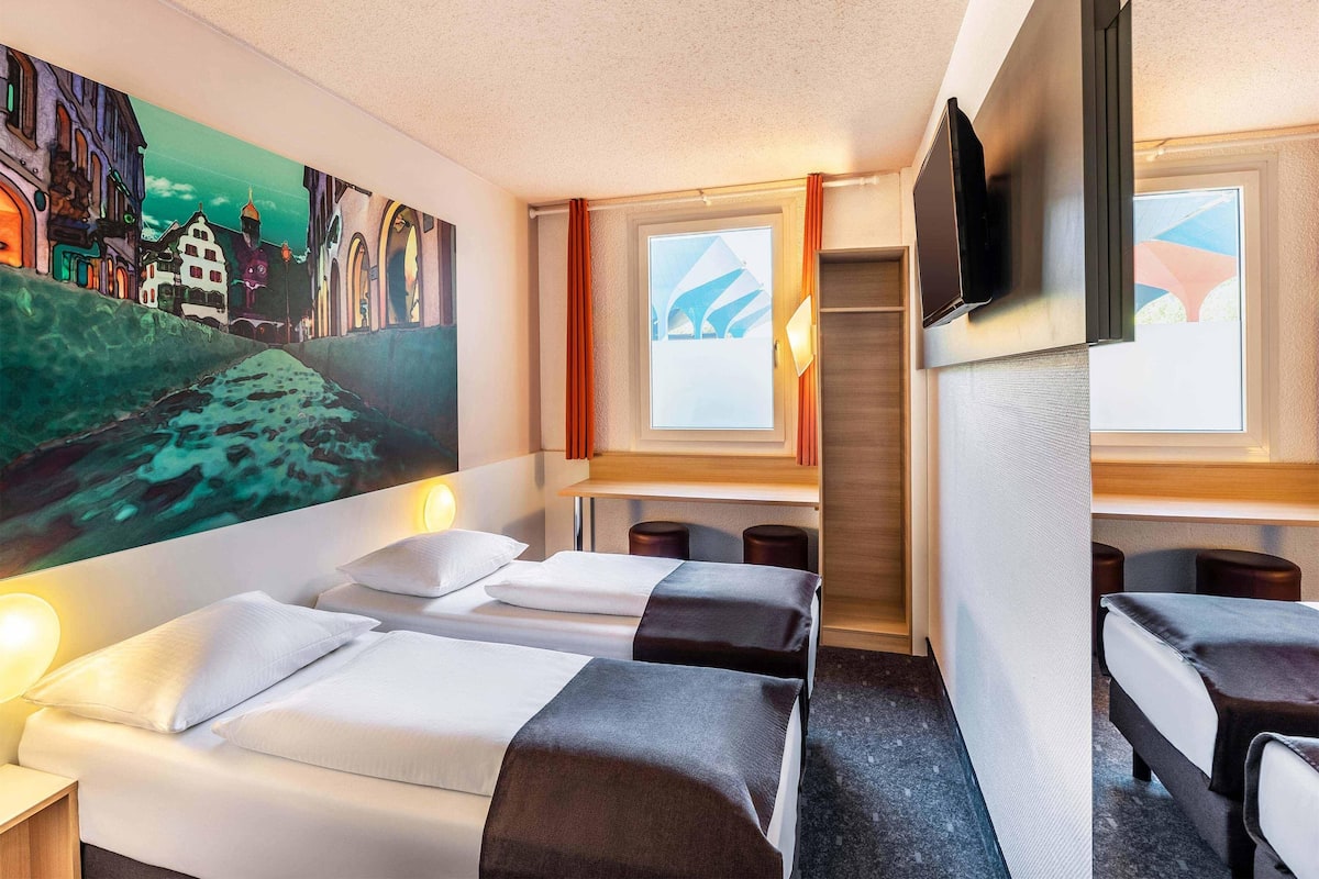 Twin Room | Peralatan tempat tidur hipoalergenik, meja, kalis bunyi, Wi-fi percuma