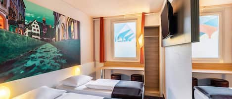 Hypo-allergenic bedding, desk, soundproofing, free WiFi