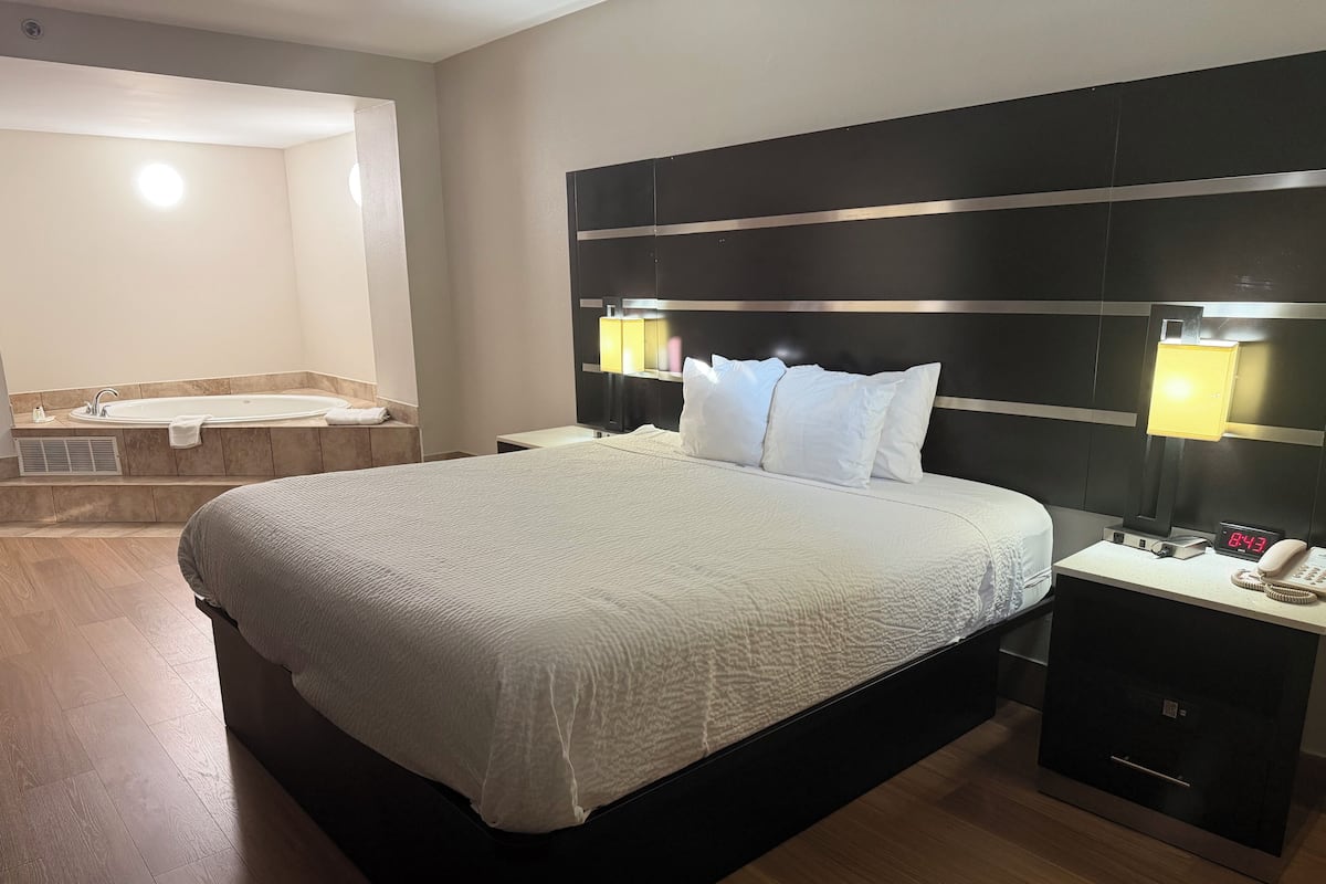Studio Suite, 1 King Bed, No Smoking, Hot Tub | Fasilitas properti