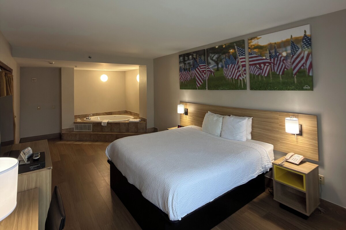 Studio Suite, 1 King Bed, No Smoking, Hot Tub