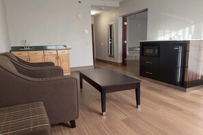 Studio Suite, 1 King Bed, No Smoking, Hot Tub | Desk, iron/ironing board, free cribs/infant beds, rollaway beds - Days Inn by Wyndham Budd Lake (Budd Lake)