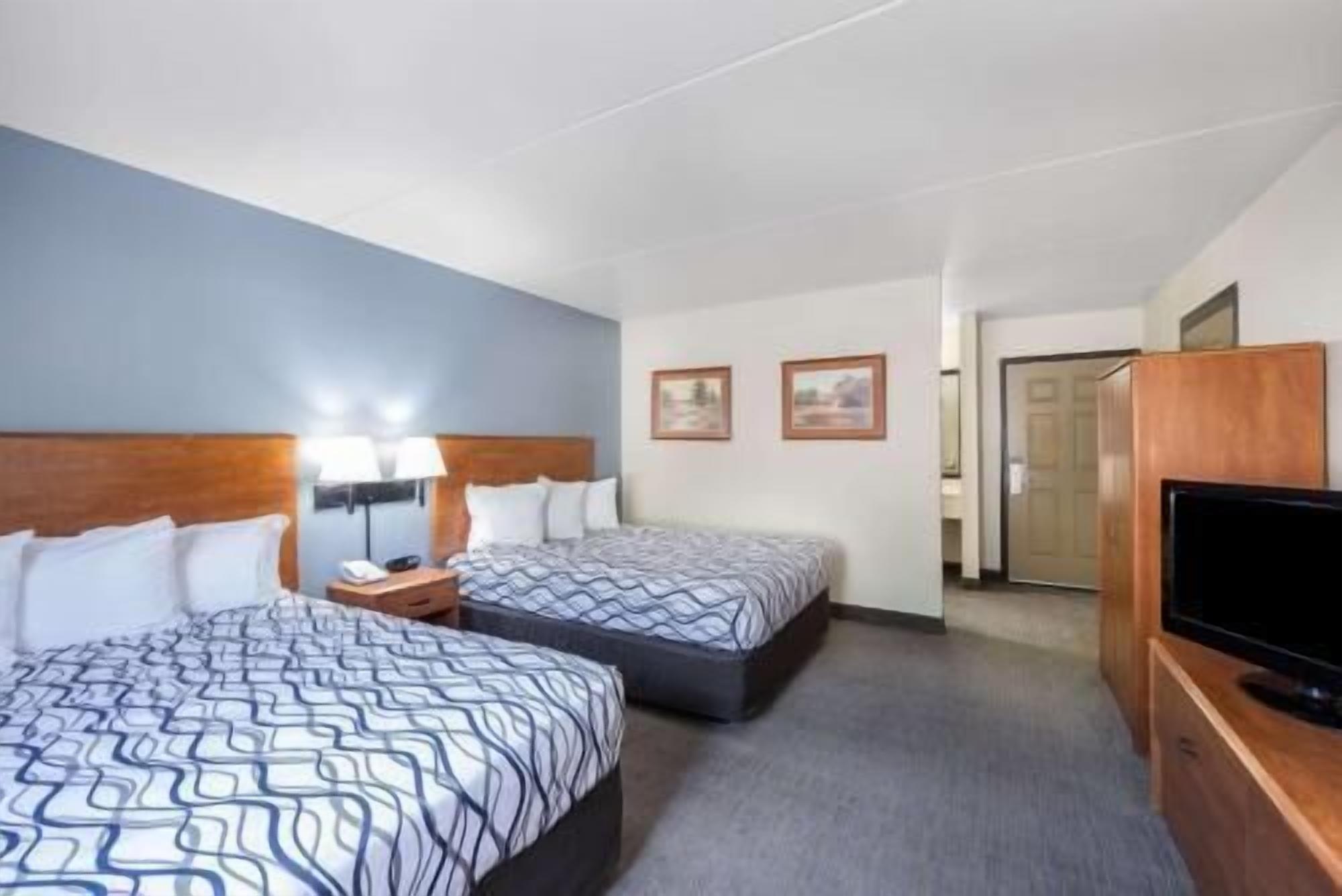 Hochwertige Bettwaren, Schreibtisch, schallisolierte Zimmer