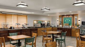 包每日自助早餐