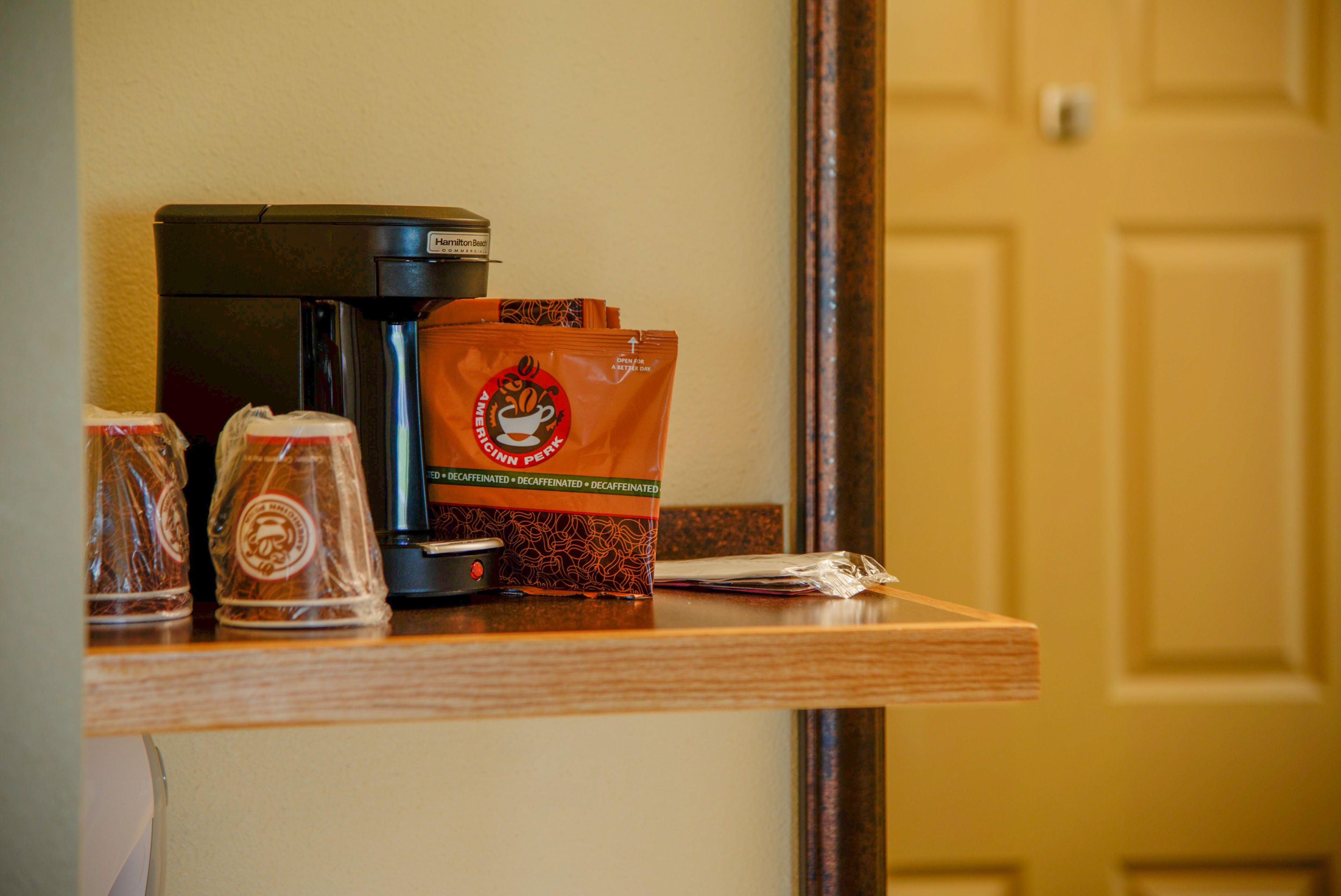 deluxe suite, 1 bedroom, non smoking (1 king bed) | premium bedding, desk, soundproofing, iron/ironing board