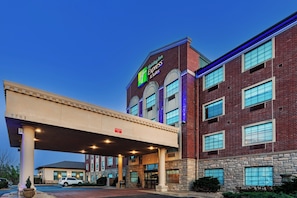 Exterior - Holiday Inn Express & Suites Tulsa S Broken Arrow Hwy 51 by IHG (Broken Arrow)