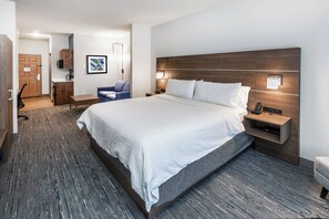 In-room safe, desk, blackout drapes, iron/ironing board - Holiday Inn Express & Suites Tulsa S Broken Arrow Hwy 51 by IHG (Broken Arrow)