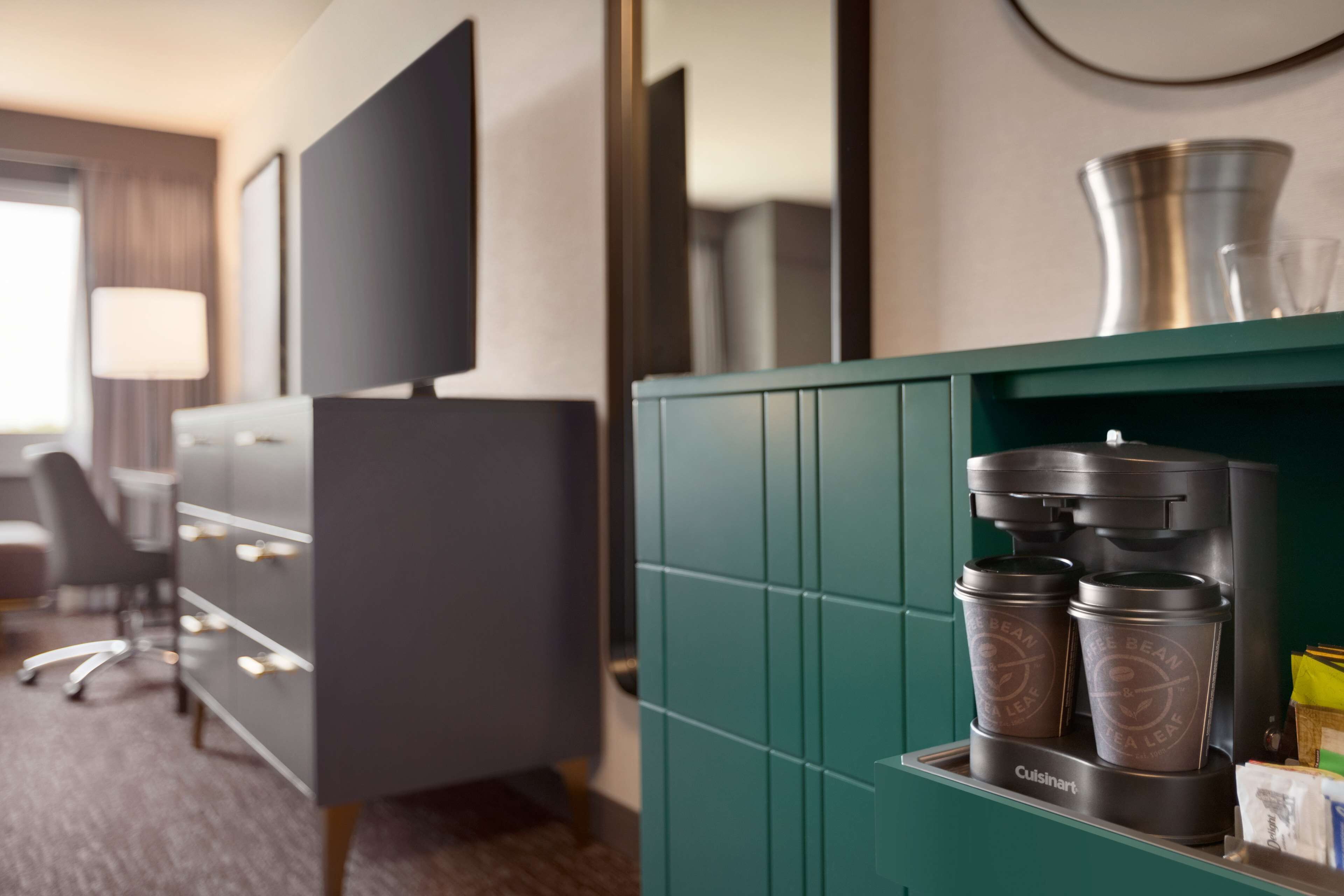 room, accessible | premium bedding, minibar, in-room safe, iron/ironing board