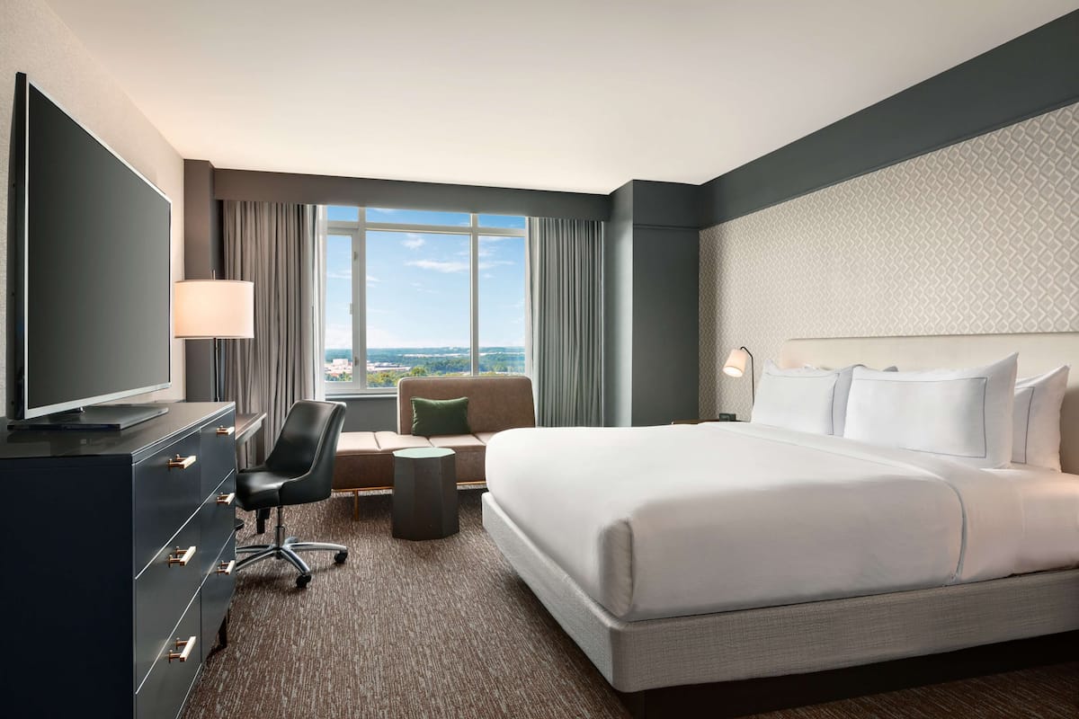 Premium bedding, minibar, in-room safe, iron/ironing board