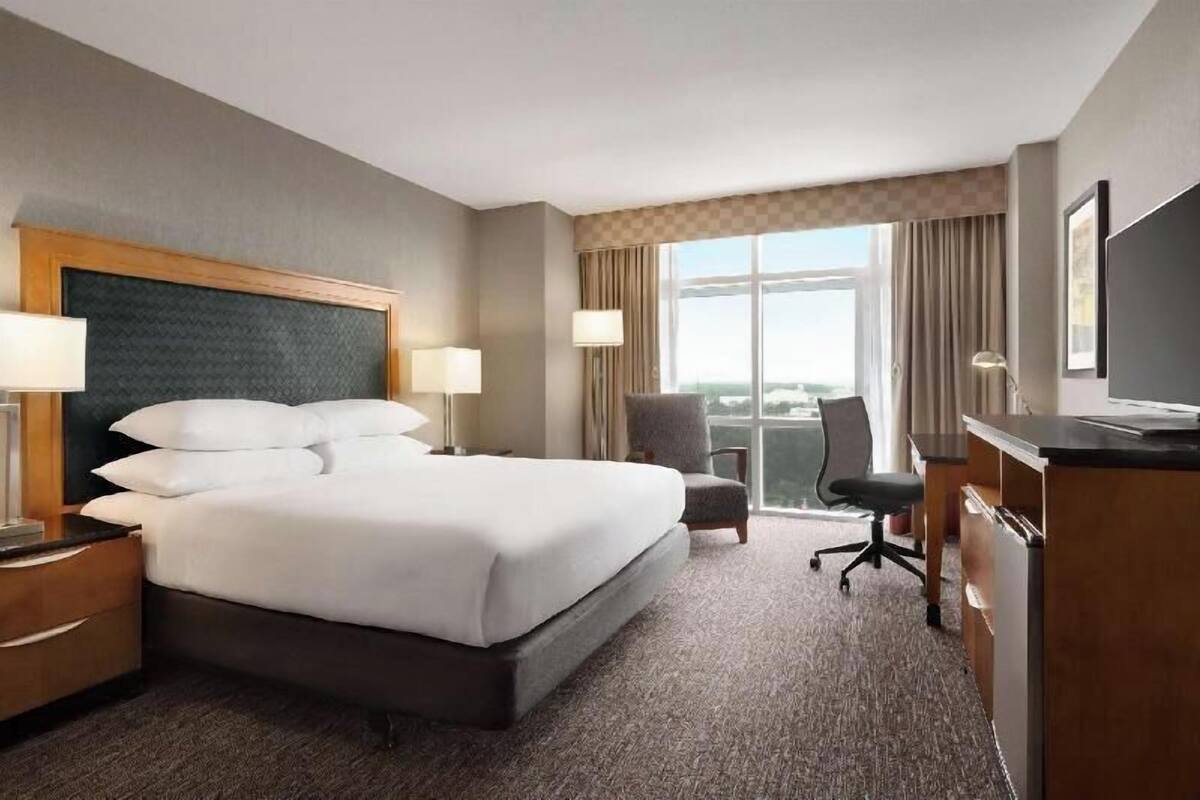 Premium bedding, minibar, in-room safe, iron/ironing board
