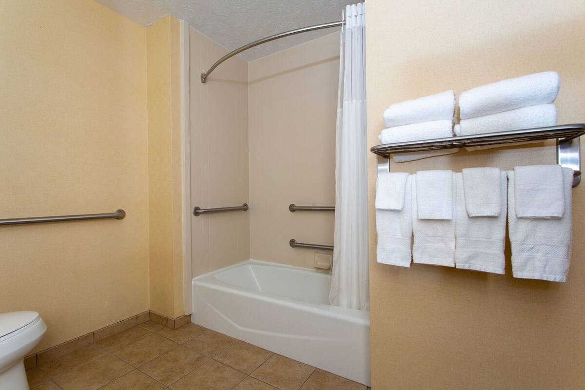 Bathroom | Free toiletries, hair dryer, towels