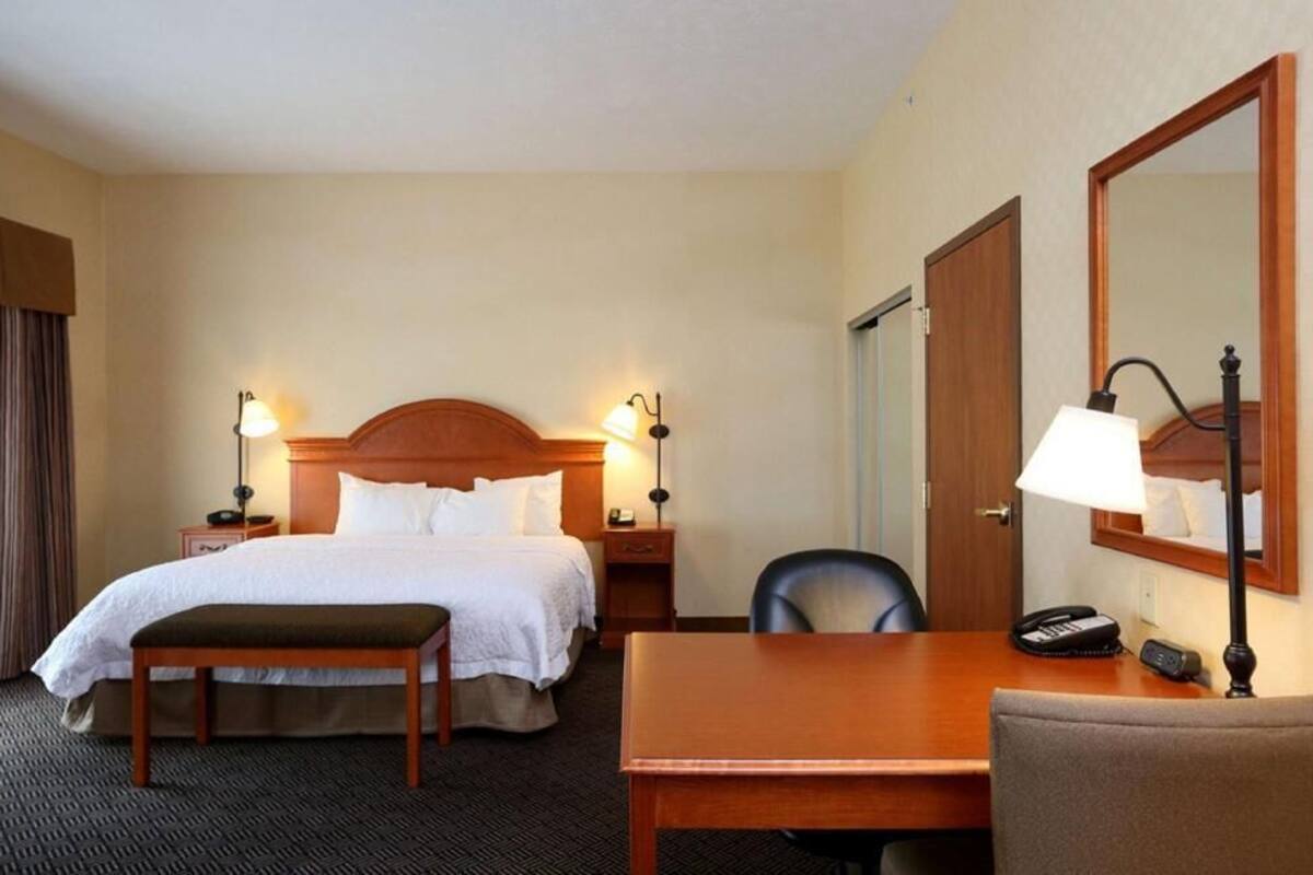 Pillowtop beds, desk, laptop workspace, blackout drapes