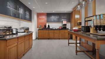 Café da manhã para viagem grátis todos os dias