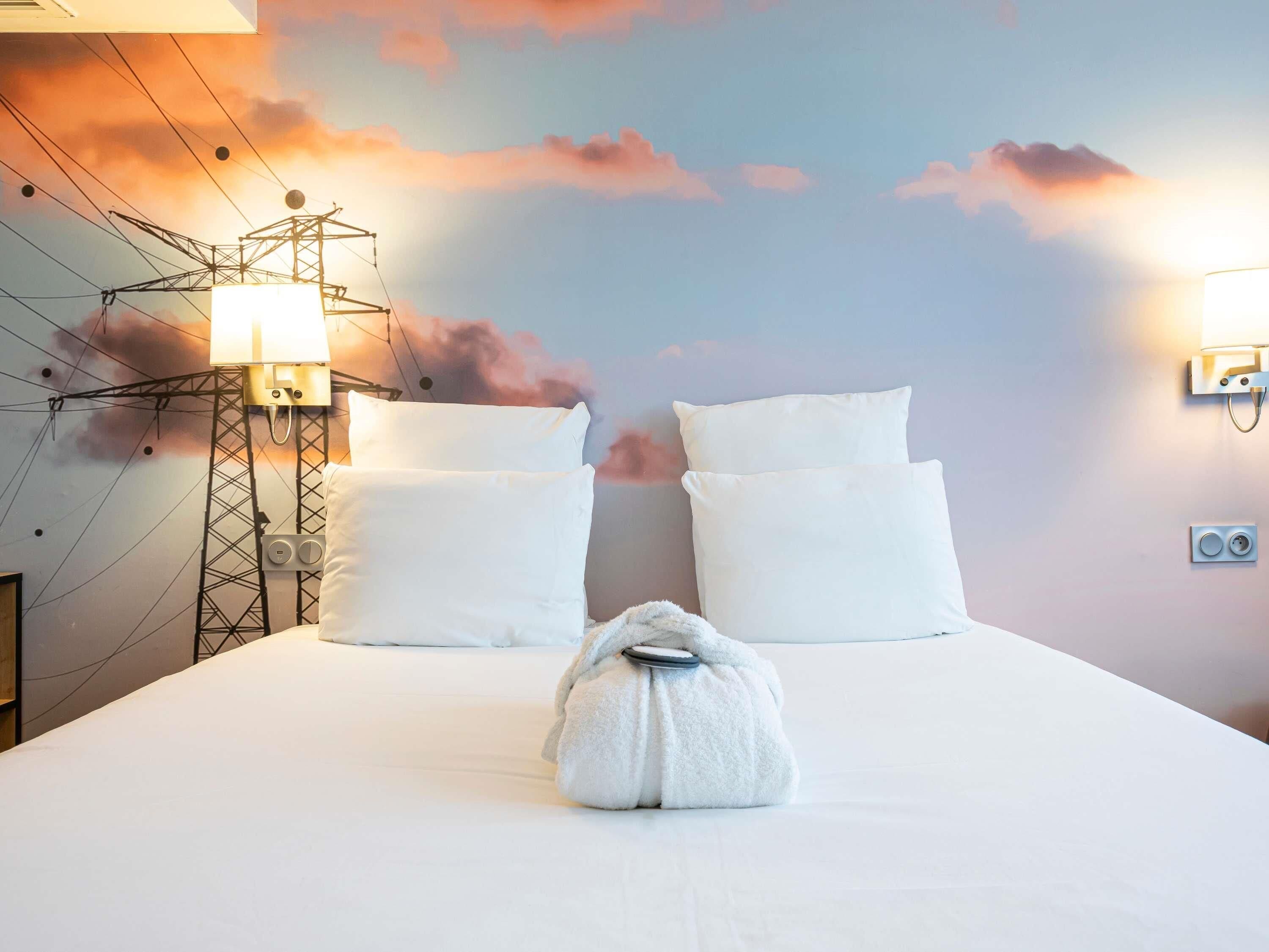 Chambre Supérieure (1 Large bed) | Minibar, coffres-forts dans les chambres, bureau