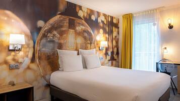 Klassieke kamer (1 Large bed) | Een minibar, een kluis op de kamer, een bureau, een laptopwerkplek