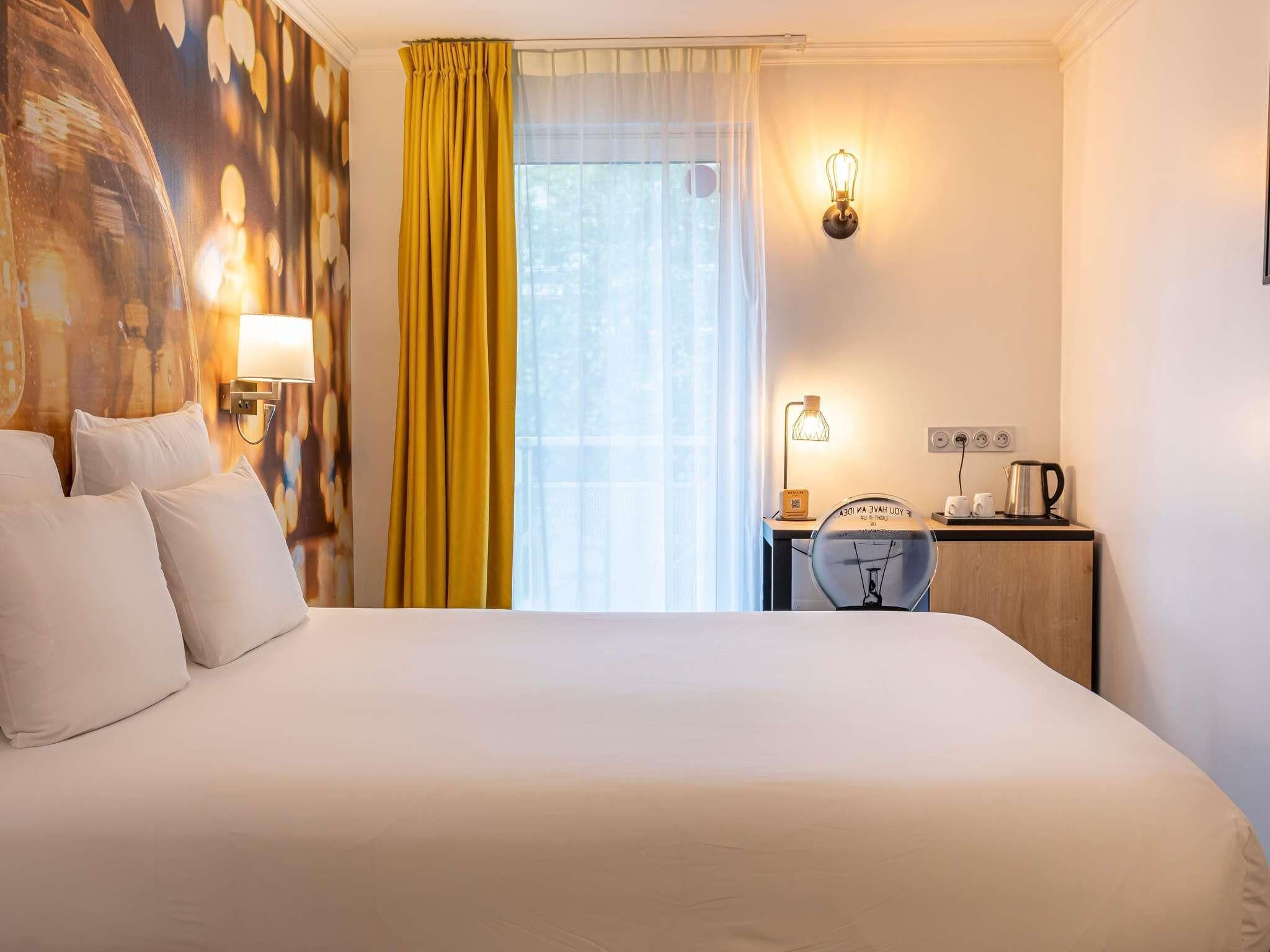 Classic Room (1 Large bed) | Minibar, in-room safe, desk, laptop workspace