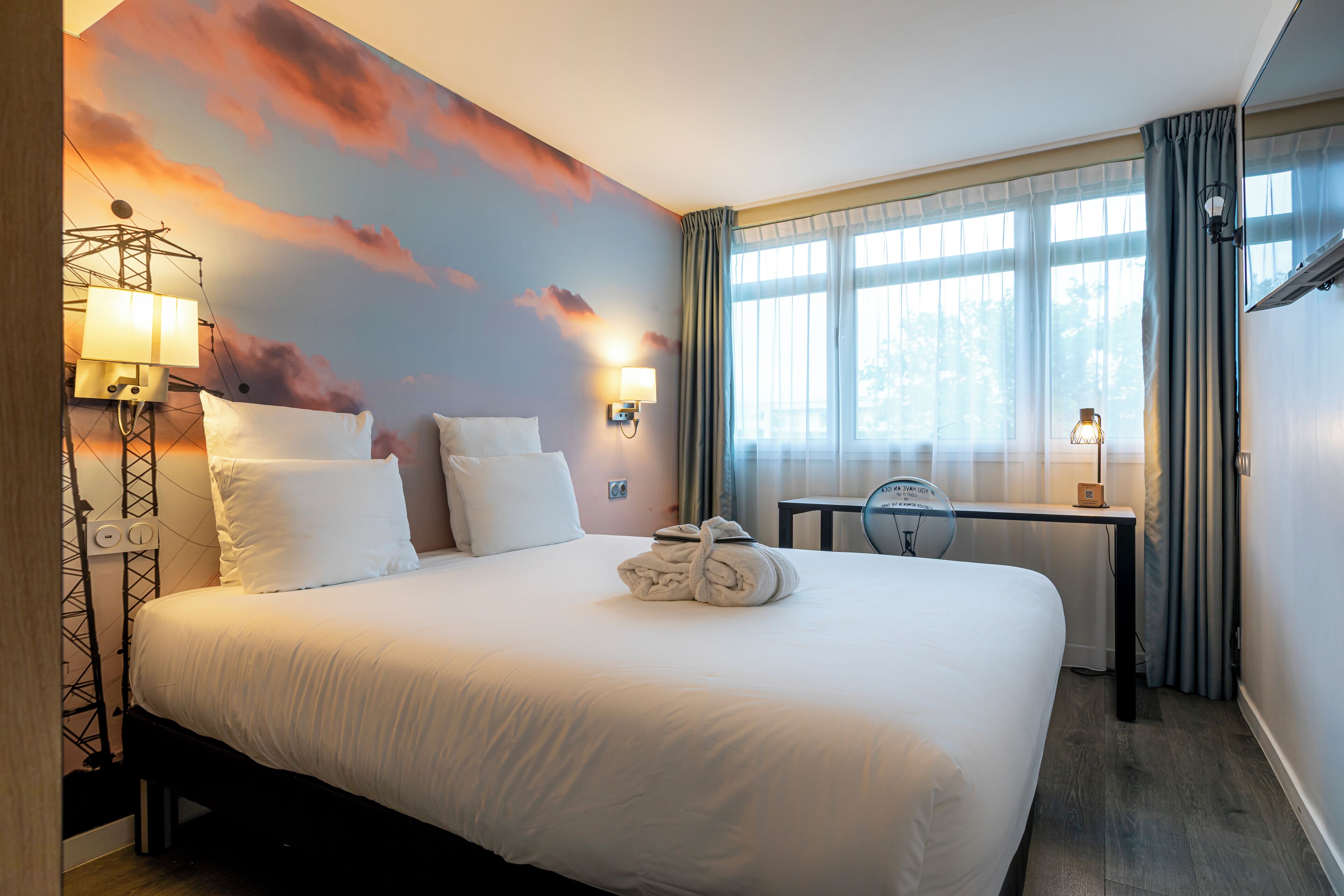 Superior kamer (1 Large bed) | Een minibar, een kluis op de kamer, een bureau, een laptopwerkplek