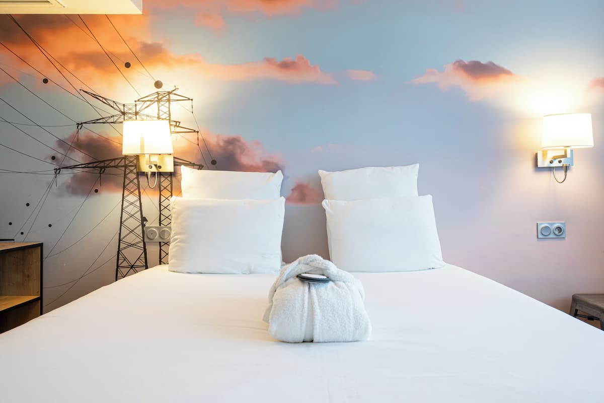 Superior Room (1 Large bed) | Minibar, in-room safe, desk, laptop workspace