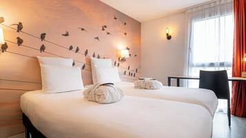 Superior kamer, 2 eenpersoonsbedden | Een minibar, een kluis op de kamer, een bureau, een laptopwerkplek