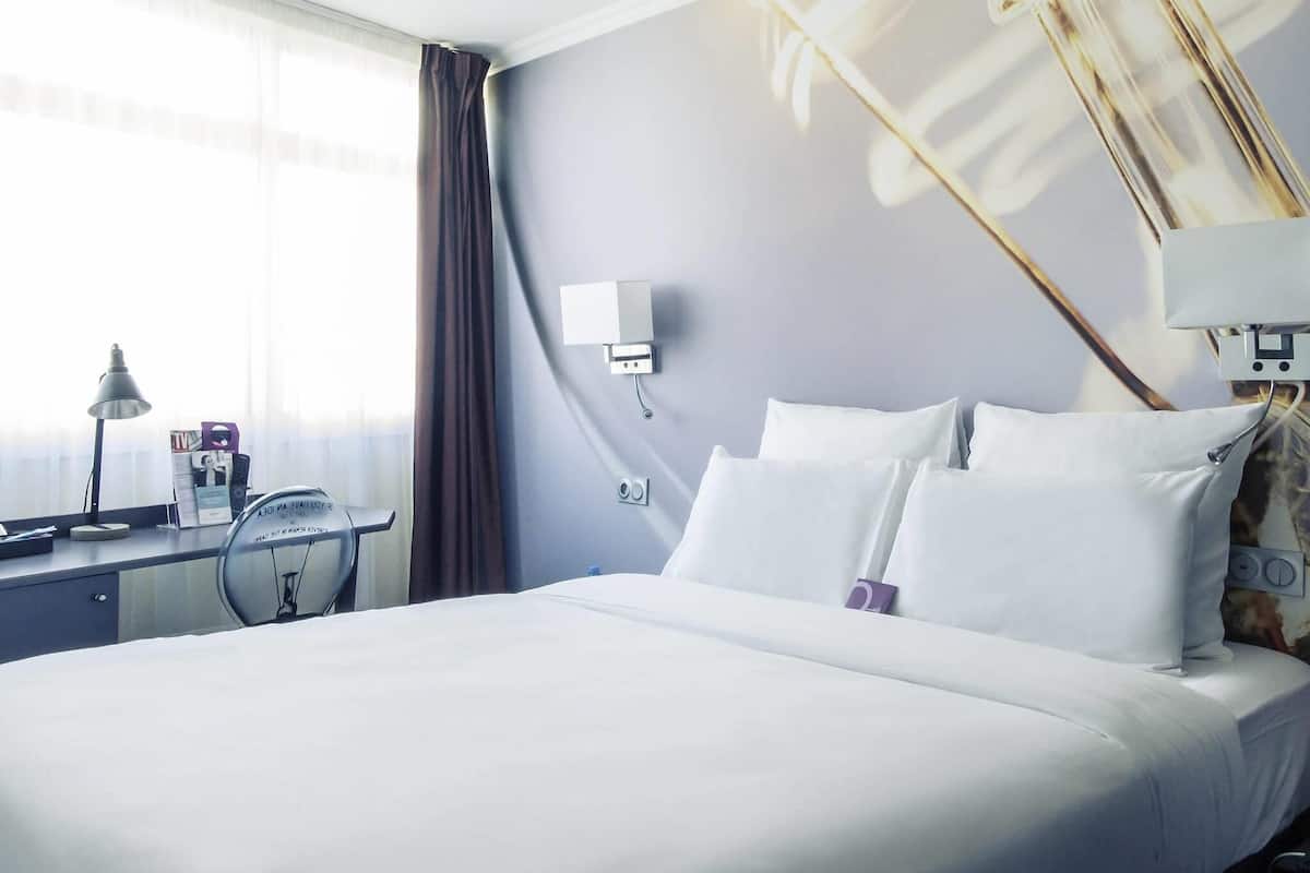 Classic Room (1 Large bed) | Minibar, in-room safe, desk, laptop workspace