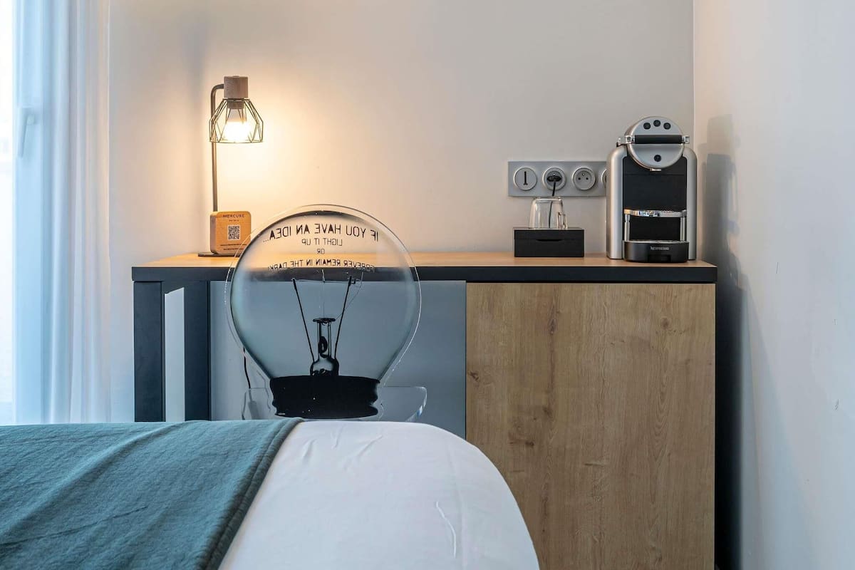 Privilege, Habitación, 1 cama matrimonial | Minibar, caja de seguridad en la habitación y escritorio