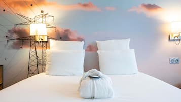 Minibar, caja de seguridad en la habitación y escritorio