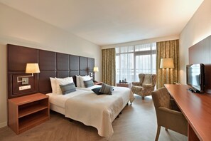 スタンダード ルーム バルコニー | ミニバー、セーフティボックス (室内)、遮光カーテン、アイロン / アイロン台