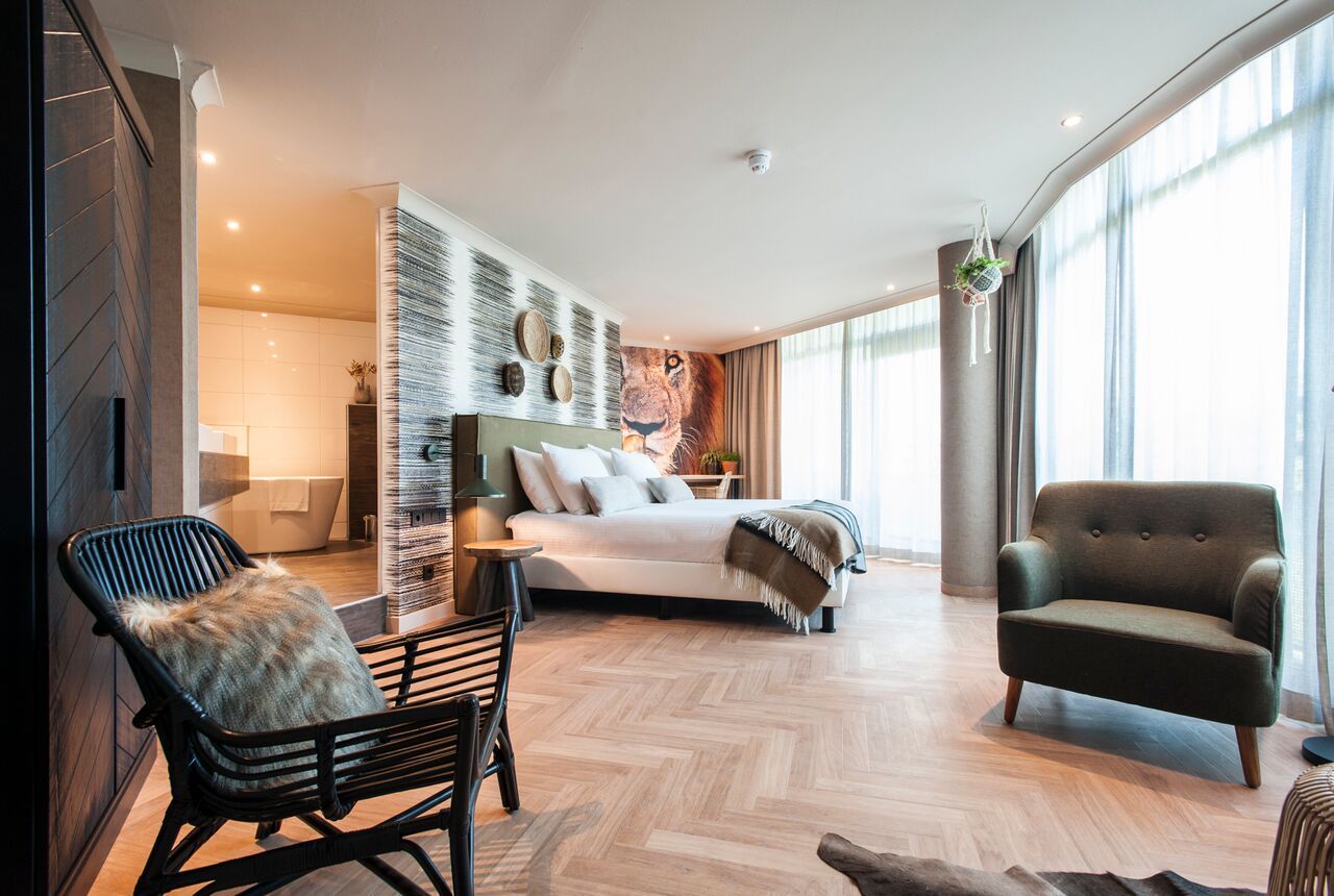 Luxury Suite | Peti besi dalam bilik, langsir/tirai gelap terus 