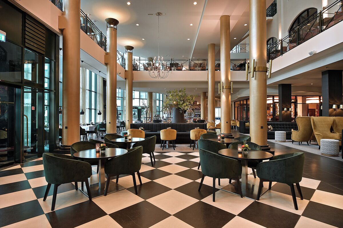 Lobby lounge