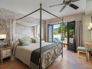 Ropa de cama de alta calidad, camas con pillow-top y cortinas blackout 