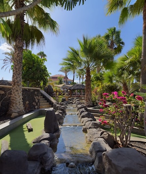 Mini-golf