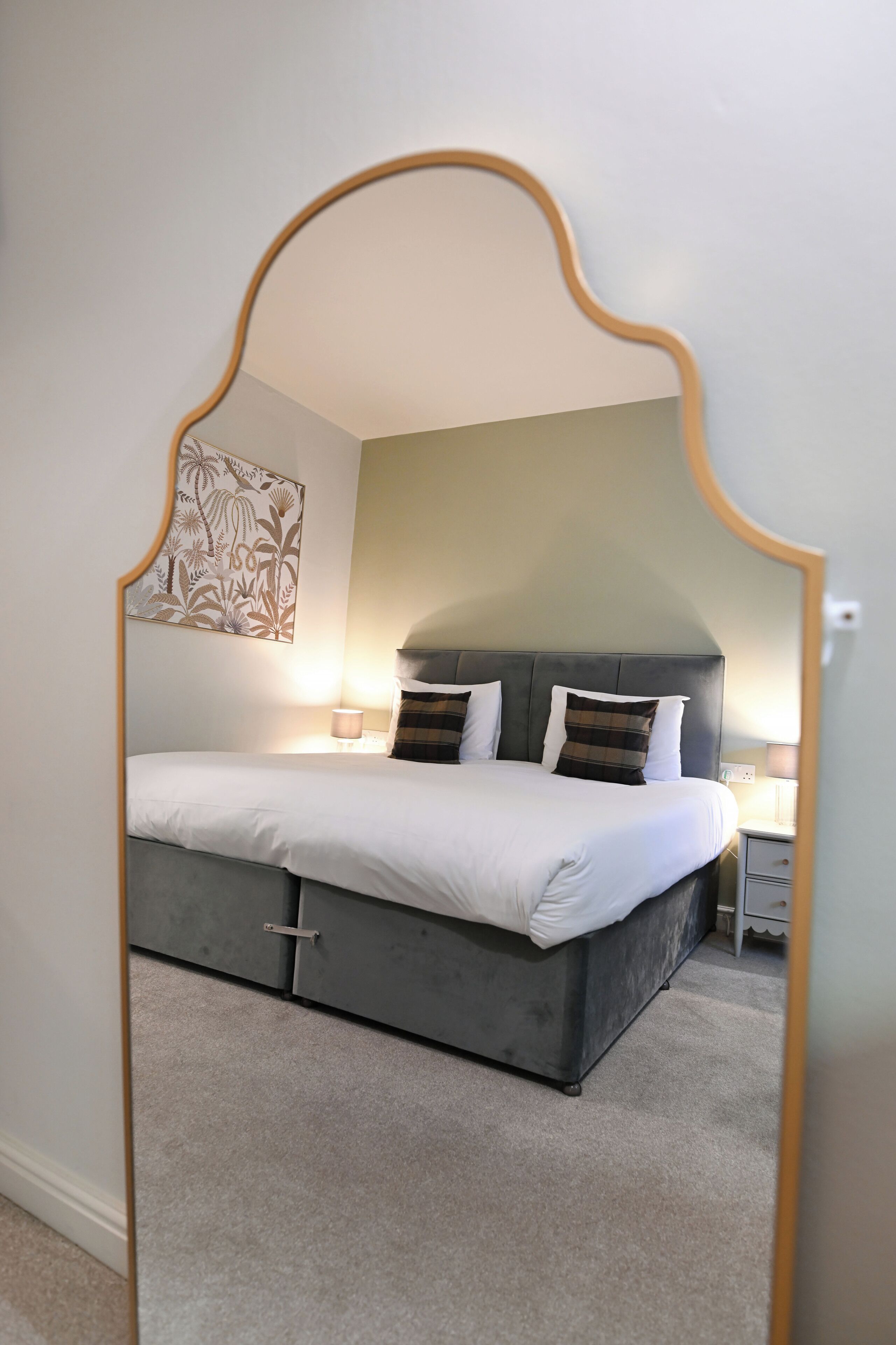 1 bedroom, individually decorated, individually furnished