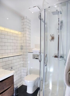 Free toiletries, hair dryer, towels - Chancellors Hotel and Conference Centre (Manchester)