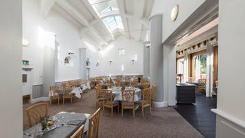 Breakfast, lunch, dinner served; British cuisine