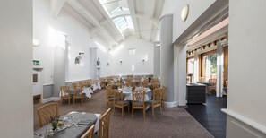 Breakfast, lunch, dinner served; British cuisine