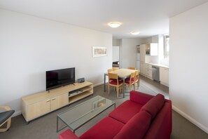 1 Schlafzimmer, Schreibtisch, Bügeleisen/Bügelbrett, Babybetten