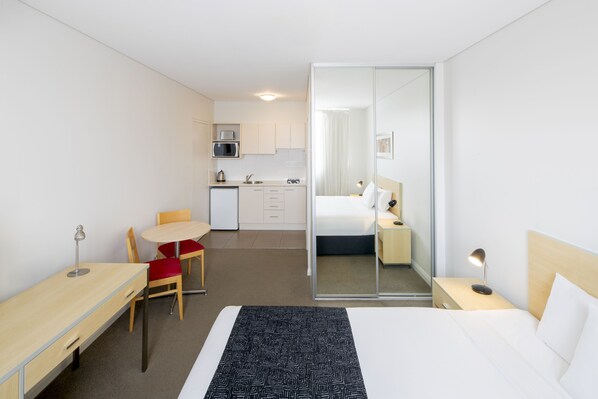 1 bedroom, desk, iron/ironing board, cots/infant beds