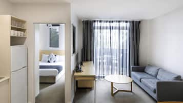 Departamento, 1 cama Queen size | Escritorio, tabla de planchar con plancha, cunas y wifi gratis