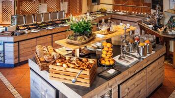 Sudah termasuk sarapan prasmanan setiap hari